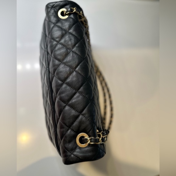 Chanel medium size lamb skin bag 12x7. - Picture 11 of 15